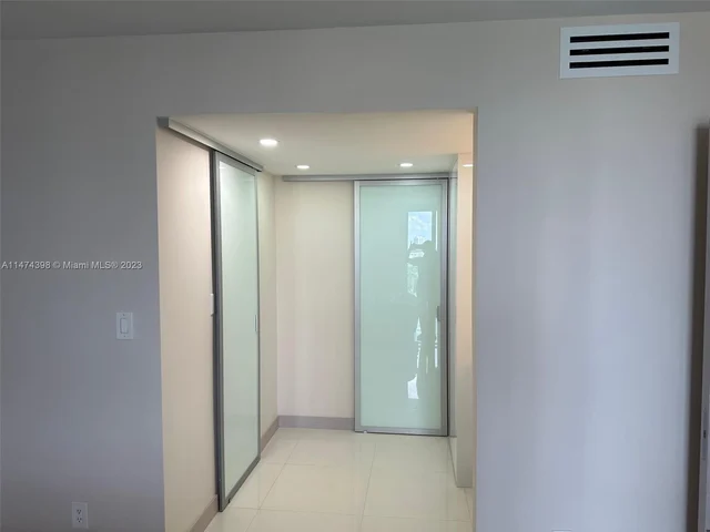 100 Bayview Dr # 904, Sunny Isles Beach FL 33160