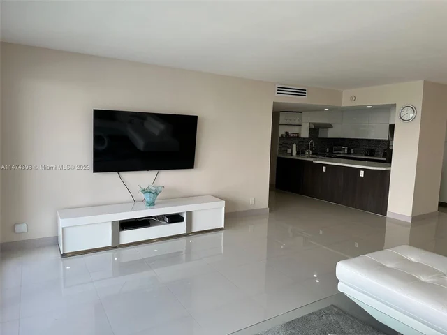 100 Bayview Dr # 904, Sunny Isles Beach FL 33160