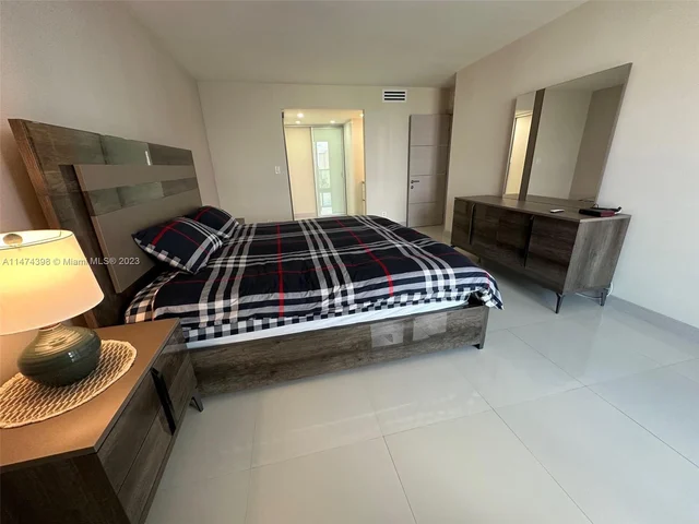 100 Bayview Dr # 904, Sunny Isles Beach FL 33160