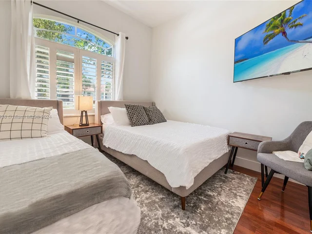 13201 SW 204th St, Miami FL 33177