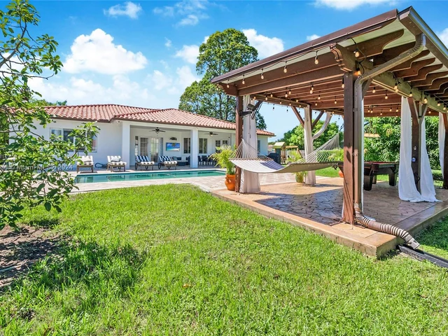 13201 SW 204th St, Miami FL 33177