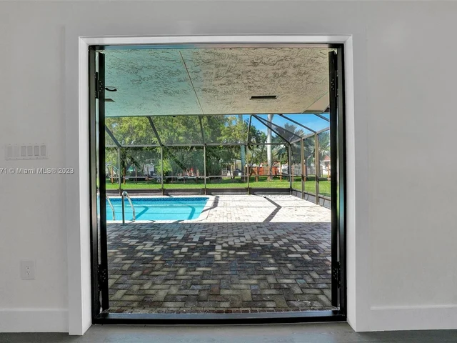 16842 SW 86th Ave, Palmetto Bay FL 33157