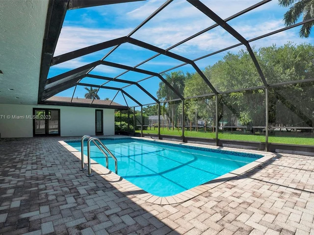 16842 SW 86th Ave, Palmetto Bay FL 33157