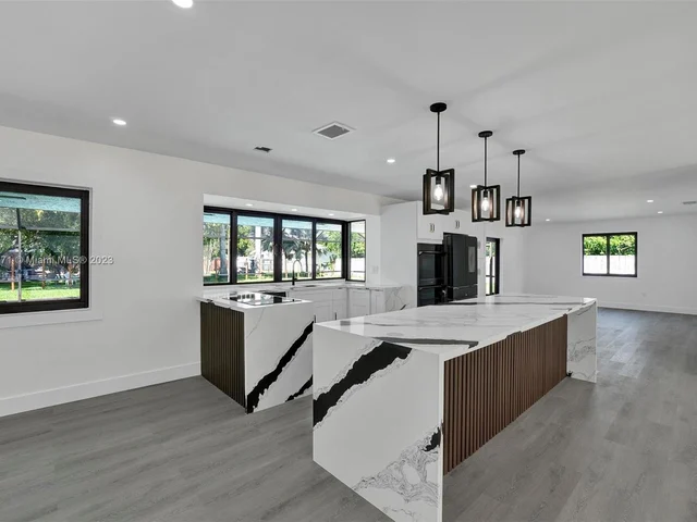 16842 SW 86th Ave, Palmetto Bay FL 33157