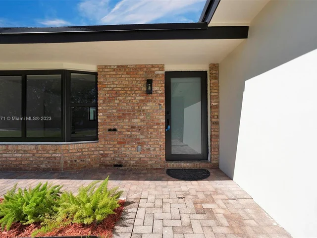 16842 SW 86th Ave, Palmetto Bay FL 33157