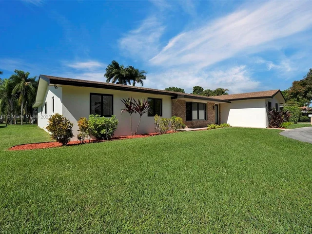 16842 SW 86th Ave, Palmetto Bay FL 33157