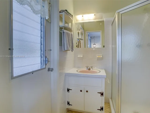 5240 NE 17th Ter, Fort Lauderdale FL 33334