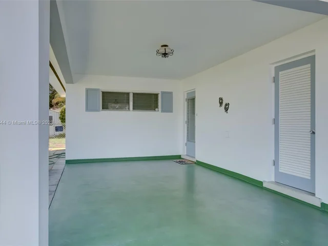 5240 NE 17th Ter, Fort Lauderdale FL 33334