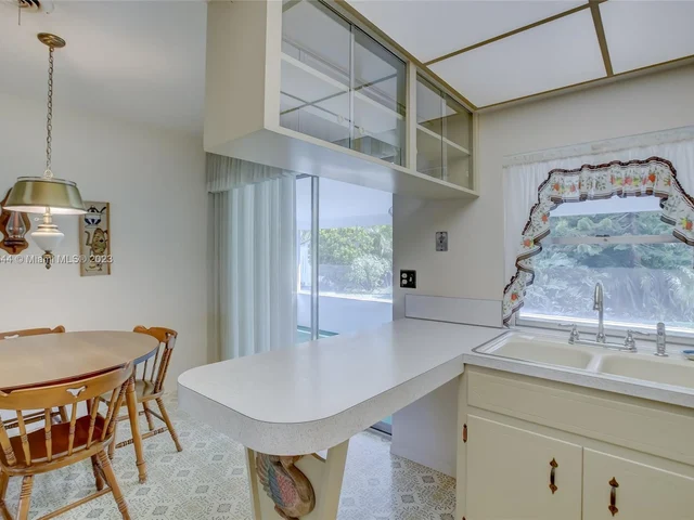 5240 NE 17th Ter, Fort Lauderdale FL 33334