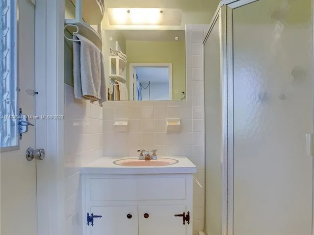 5240 NE 17th Ter, Fort Lauderdale FL 33334