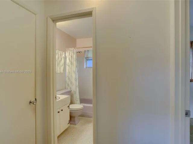 5240 NE 17th Ter, Fort Lauderdale FL 33334