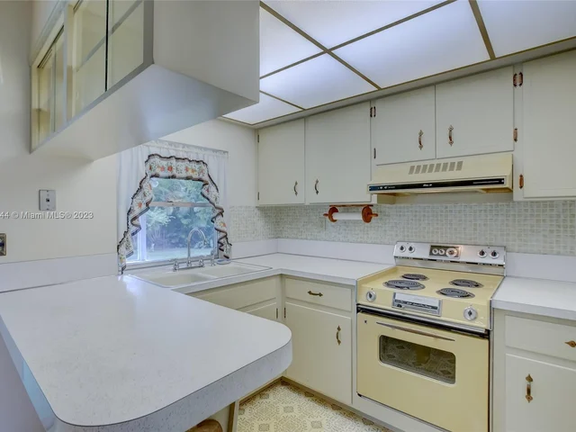 5240 NE 17th Ter, Fort Lauderdale FL 33334