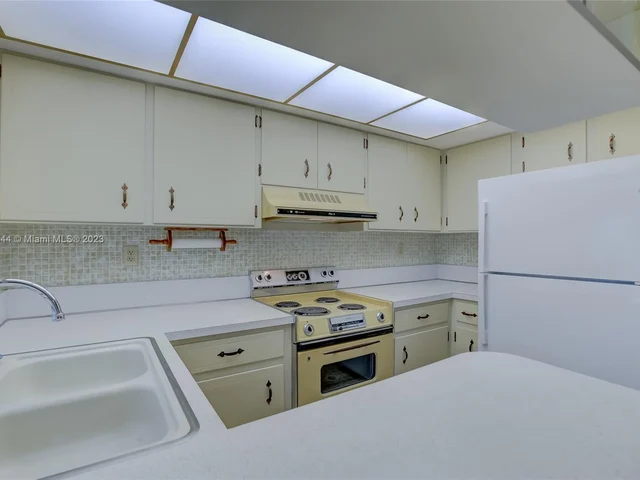 5240 NE 17th Ter, Fort Lauderdale FL 33334