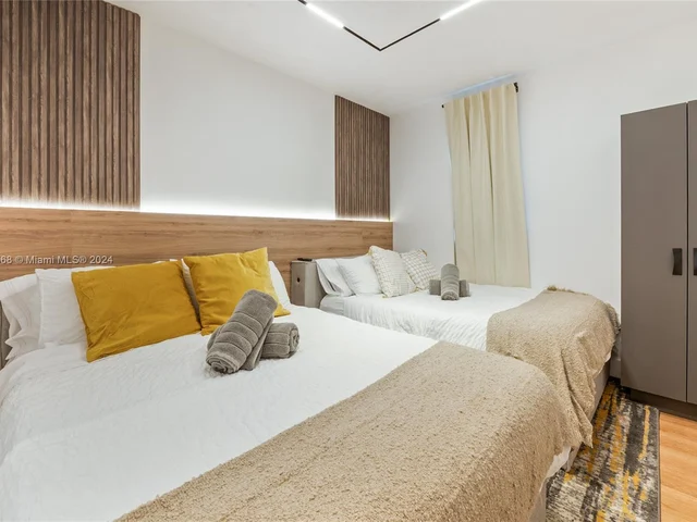 9720 SW 22nd St, Miami FL 33165