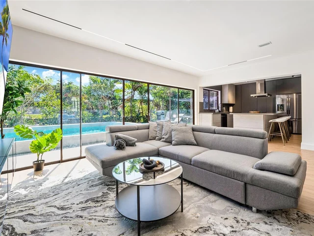 9720 SW 22nd St, Miami FL 33165