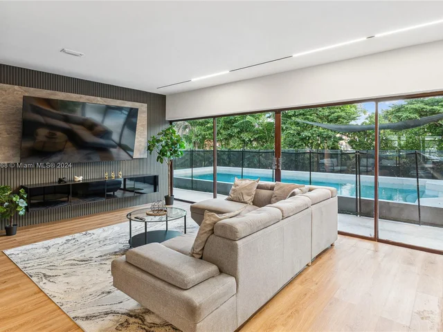 9720 SW 22nd St, Miami FL 33165