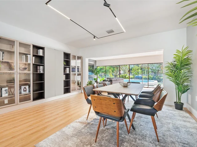 9720 SW 22nd St, Miami FL 33165