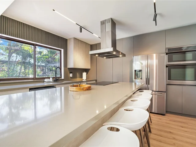 9720 SW 22nd St, Miami FL 33165