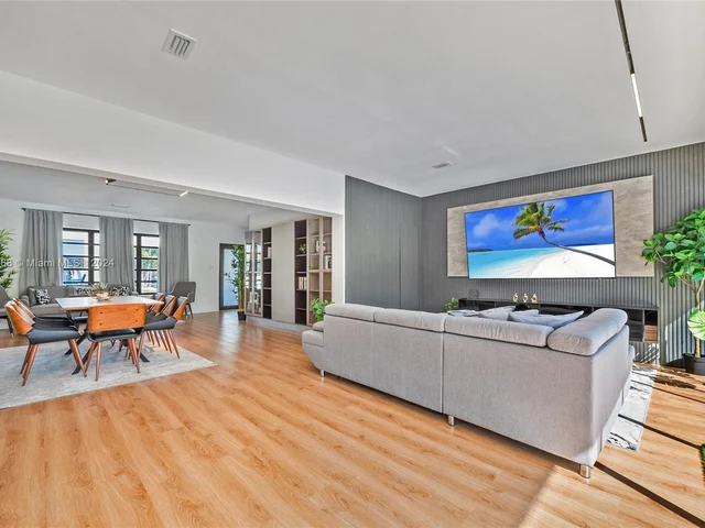 9720 SW 22nd St, Miami FL 33165