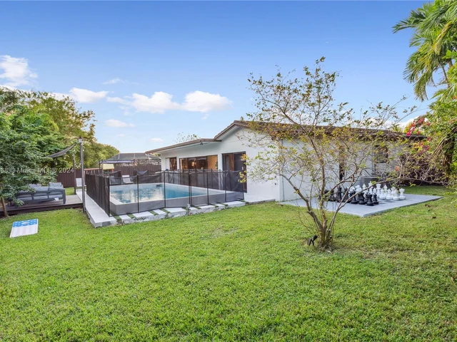 9720 SW 22nd St, Miami FL 33165