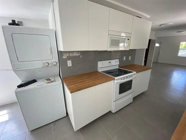 870 NW 100th St, Miami FL 33150