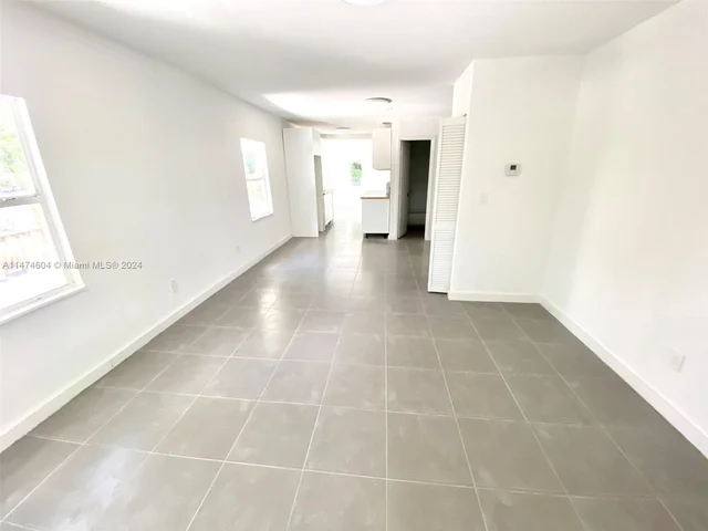 870 NW 100th St, Miami FL 33150