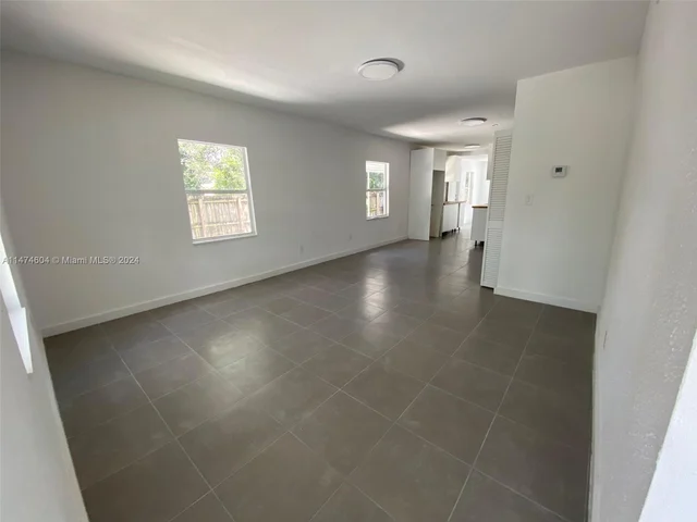 870 NW 100th St, Miami FL 33150