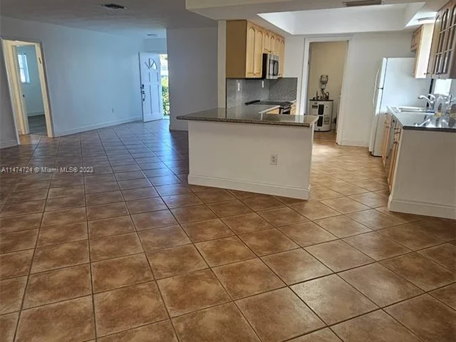9356 Byron Ave, Surfside FL 33154