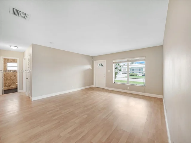 6813 NW 75th Dr, Tamarac FL 33321