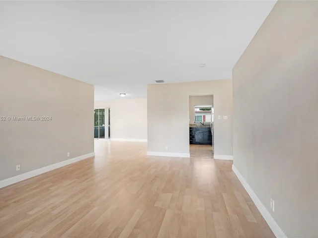 6813 NW 75th Dr, Tamarac FL 33321