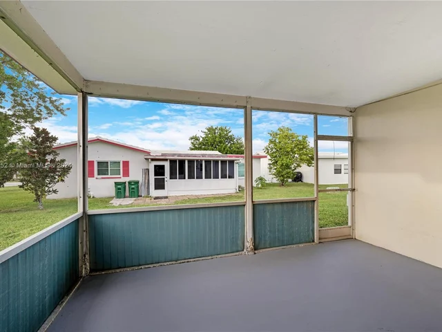 6813 NW 75th Dr, Tamarac FL 33321