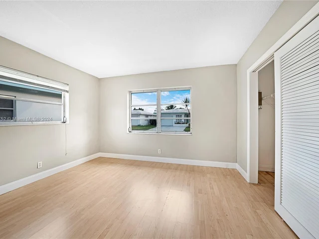 6813 NW 75th Dr, Tamarac FL 33321