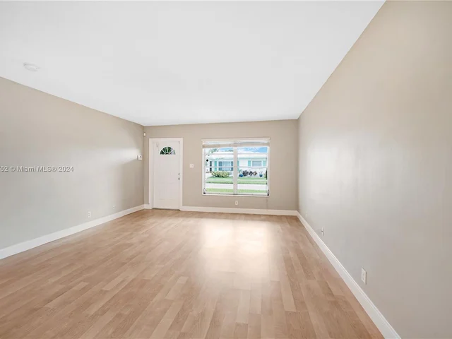 6813 NW 75th Dr, Tamarac FL 33321