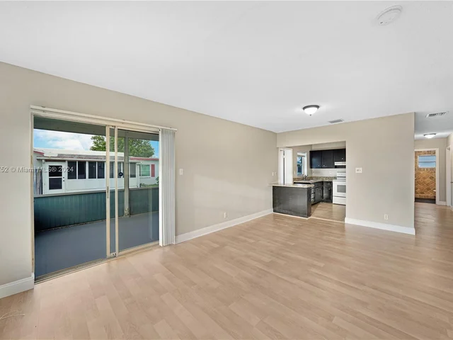 6813 NW 75th Dr, Tamarac FL 33321