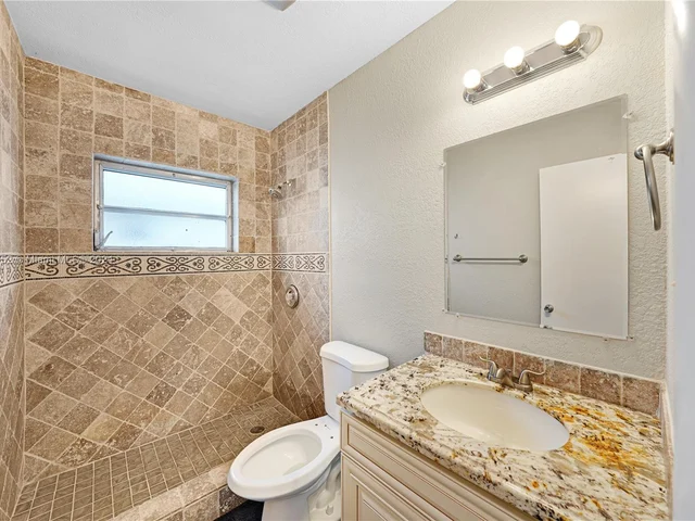 6813 NW 75th Dr, Tamarac FL 33321