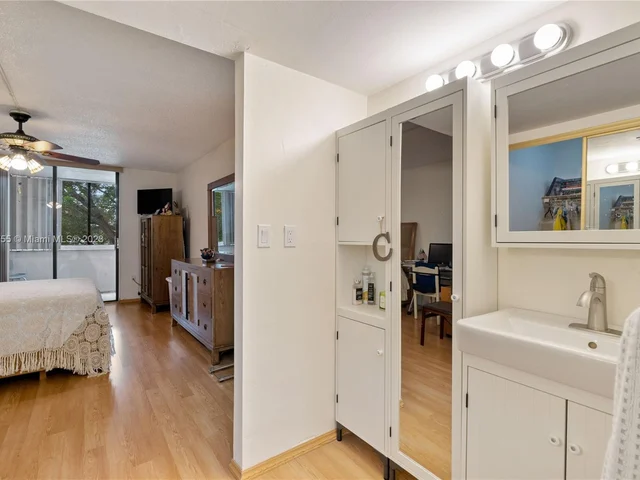 10852 N Kendall Dr # 319, Miami FL 33176