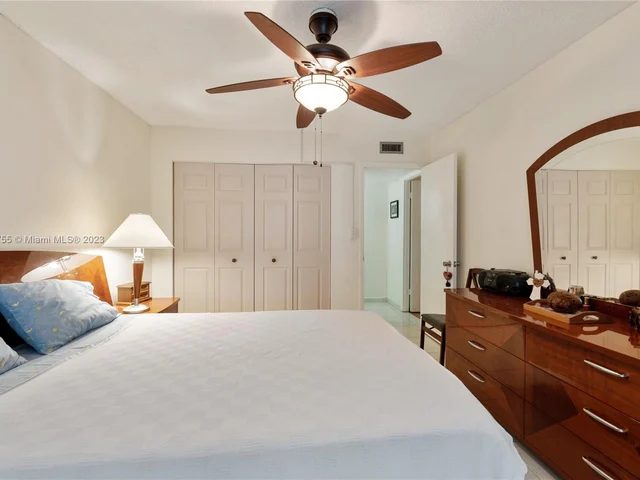 10852 N Kendall Dr # 319, Miami FL 33176