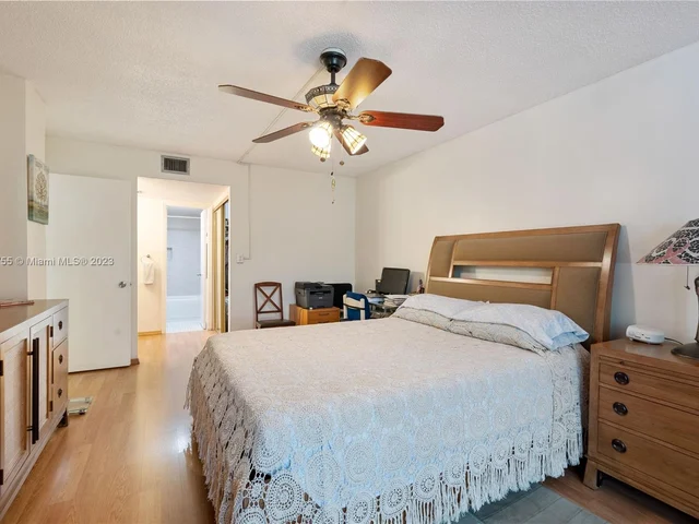 10852 N Kendall Dr # 319, Miami FL 33176