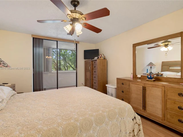 10852 N Kendall Dr # 319, Miami FL 33176