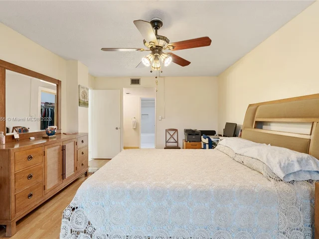 10852 N Kendall Dr # 319, Miami FL 33176