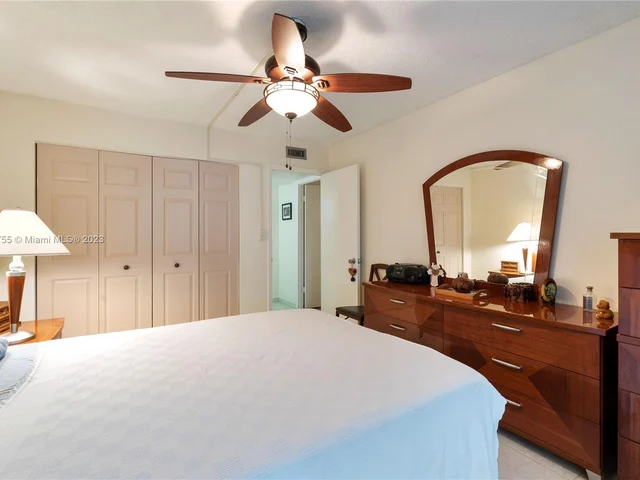 10852 N Kendall Dr # 319, Miami FL 33176