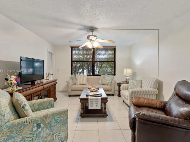 10852 N Kendall Dr # 319, Miami FL 33176