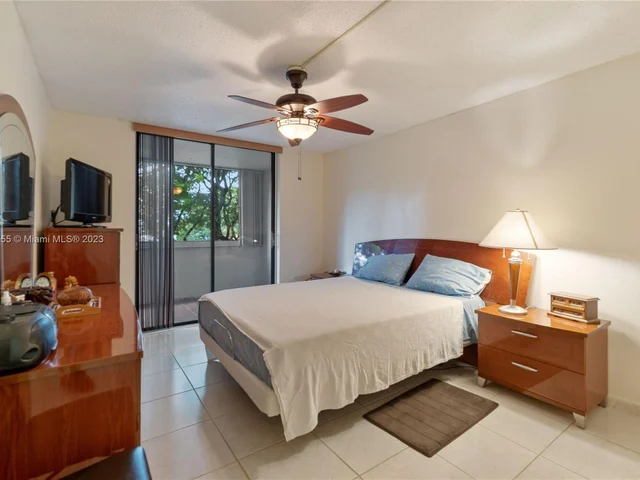 10852 N Kendall Dr # 319, Miami FL 33176