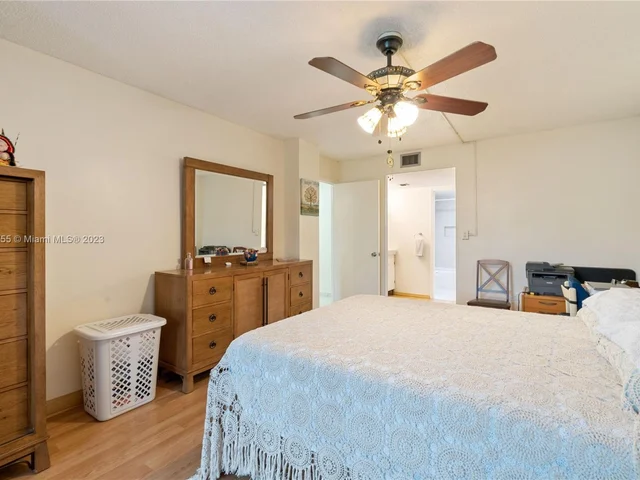 10852 N Kendall Dr # 319, Miami FL 33176