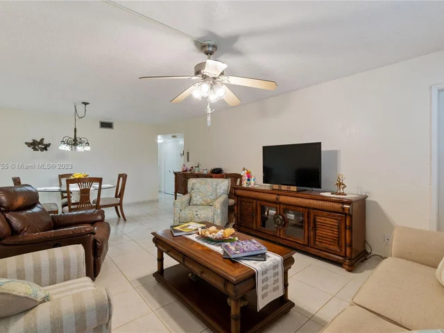 10852 N Kendall Dr # 319, Miami FL 33176