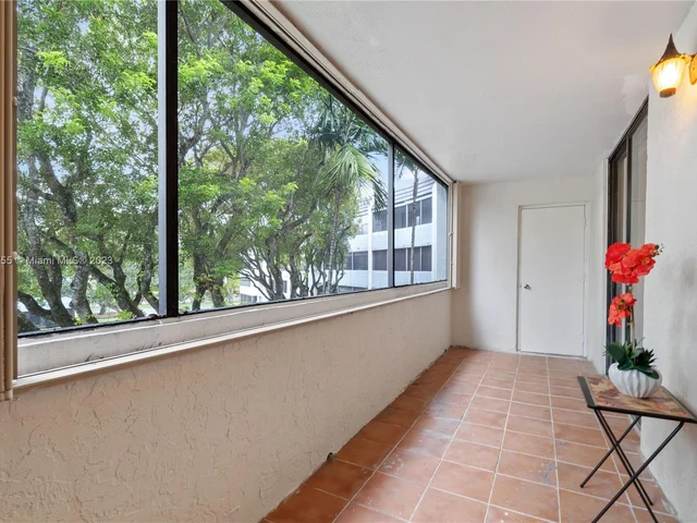 10852 N Kendall Dr # 319, Miami FL 33176