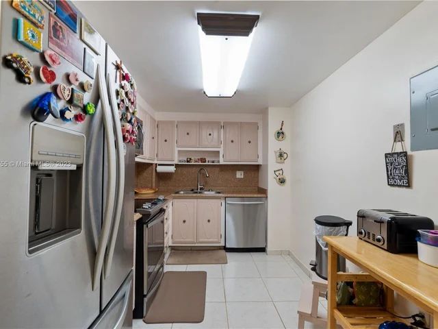 10852 N Kendall Dr # 319, Miami FL 33176