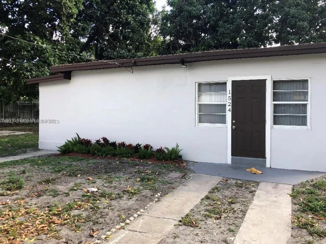 1524 NW 81st St # 1524, Miami FL 33147