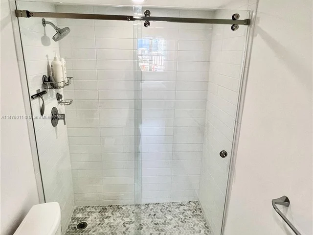 427 Golden Isles Dr # 14G, Hallandale Beach FL 33009