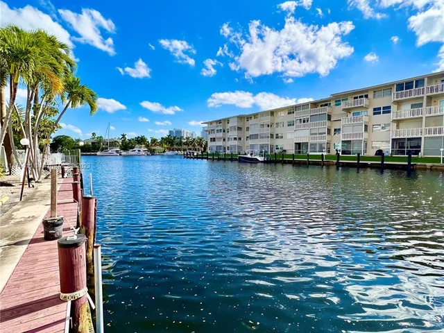427 Golden Isles Dr # 14G, Hallandale Beach FL 33009